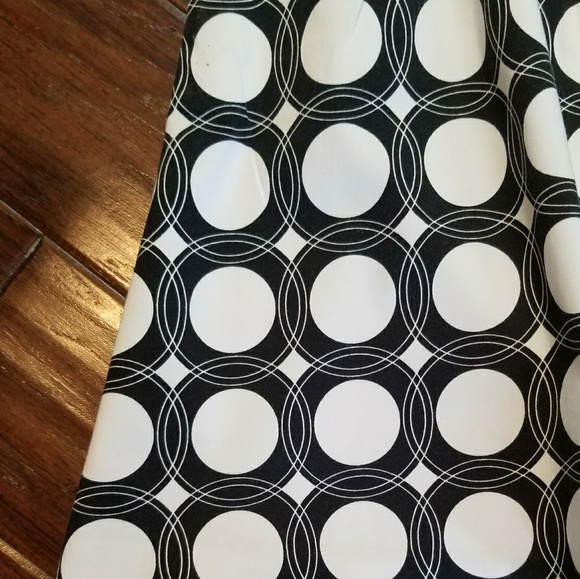 Black and white skirt - Picture 2 of 5